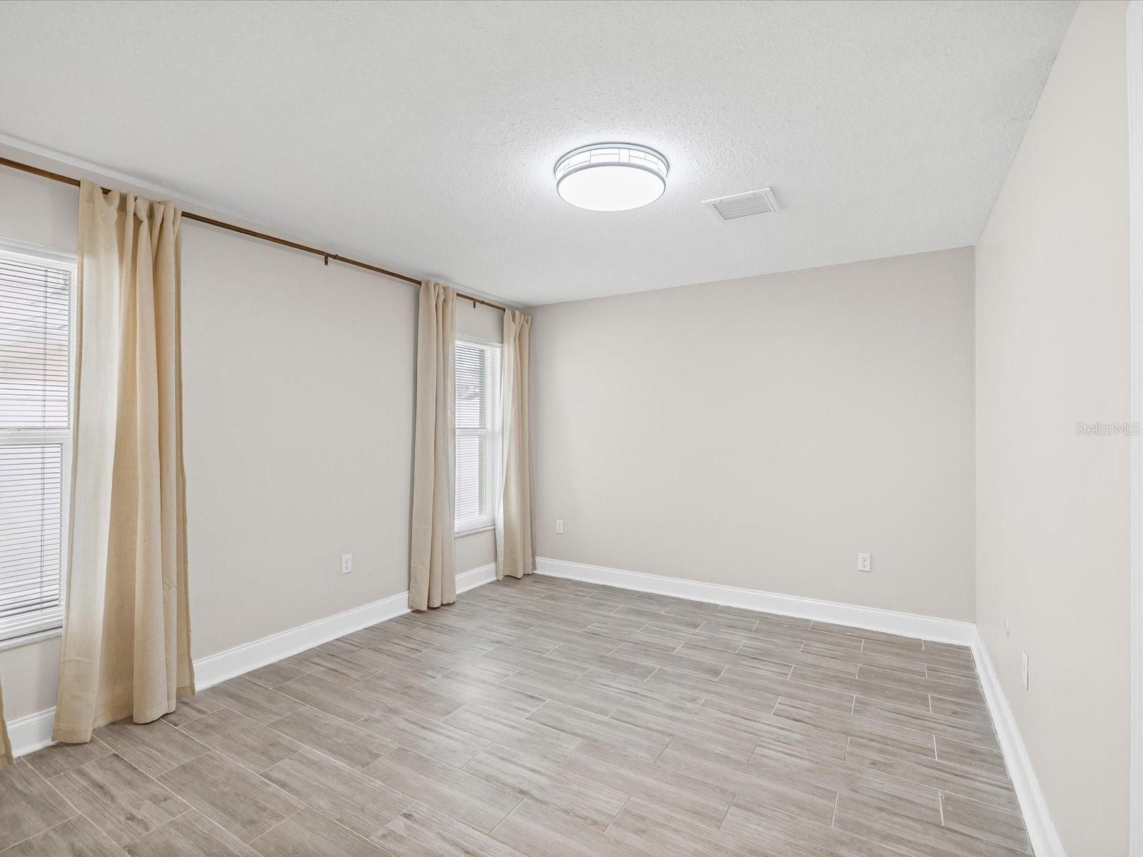 Listing photo id 9 for 441 Palm Island Ne