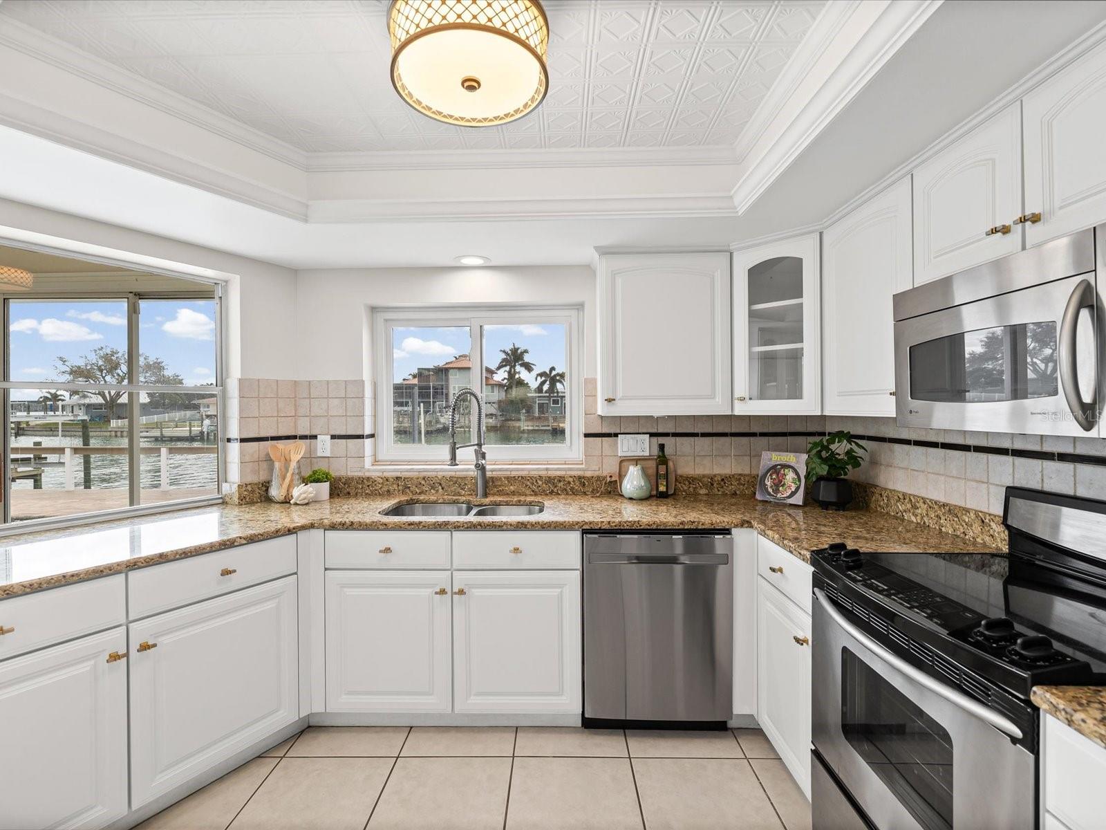 Listing photo id 10 for 441 Palm Island Ne