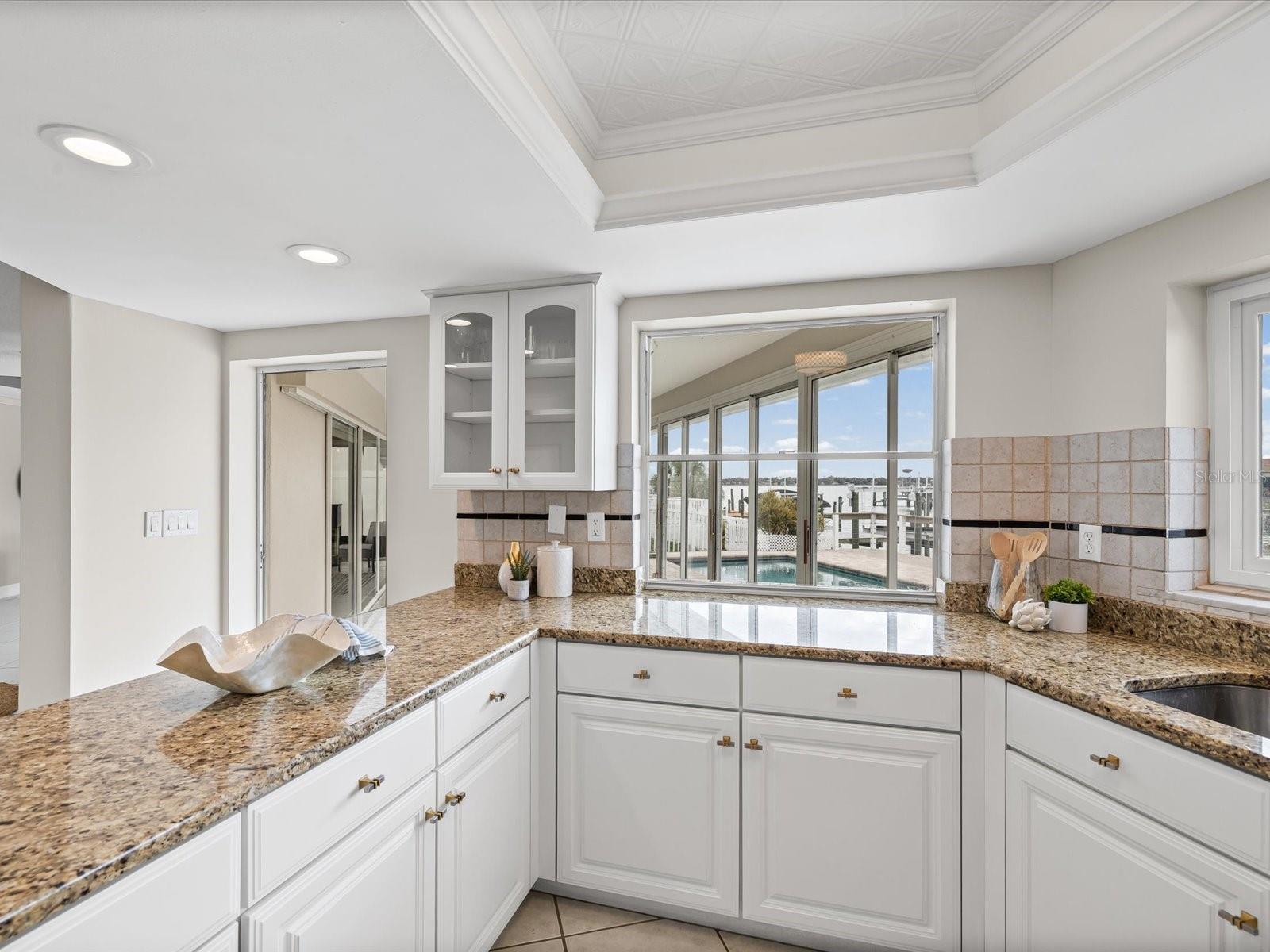 Listing photo id 12 for 441 Palm Island Ne