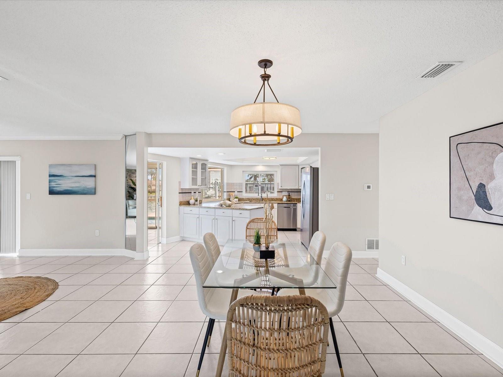 Listing photo id 13 for 441 Palm Island Ne