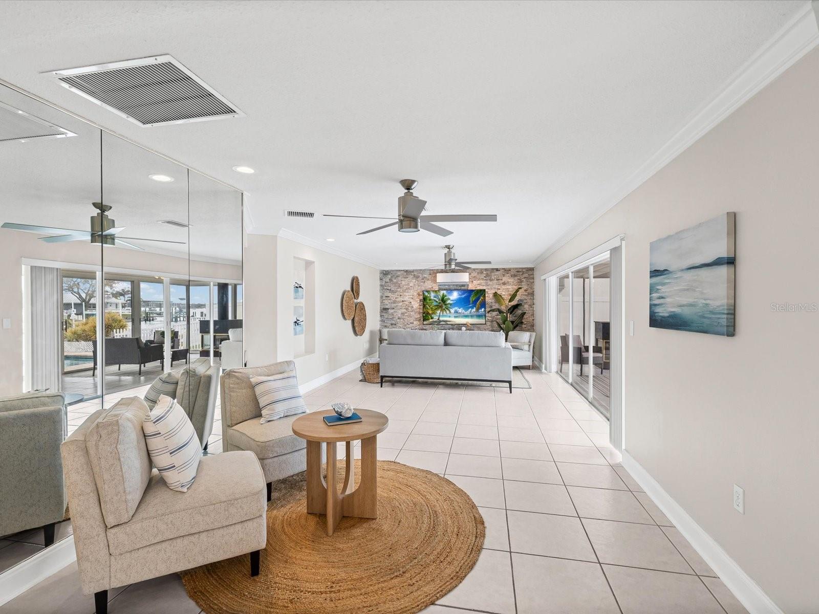 Listing photo id 15 for 441 Palm Island Ne