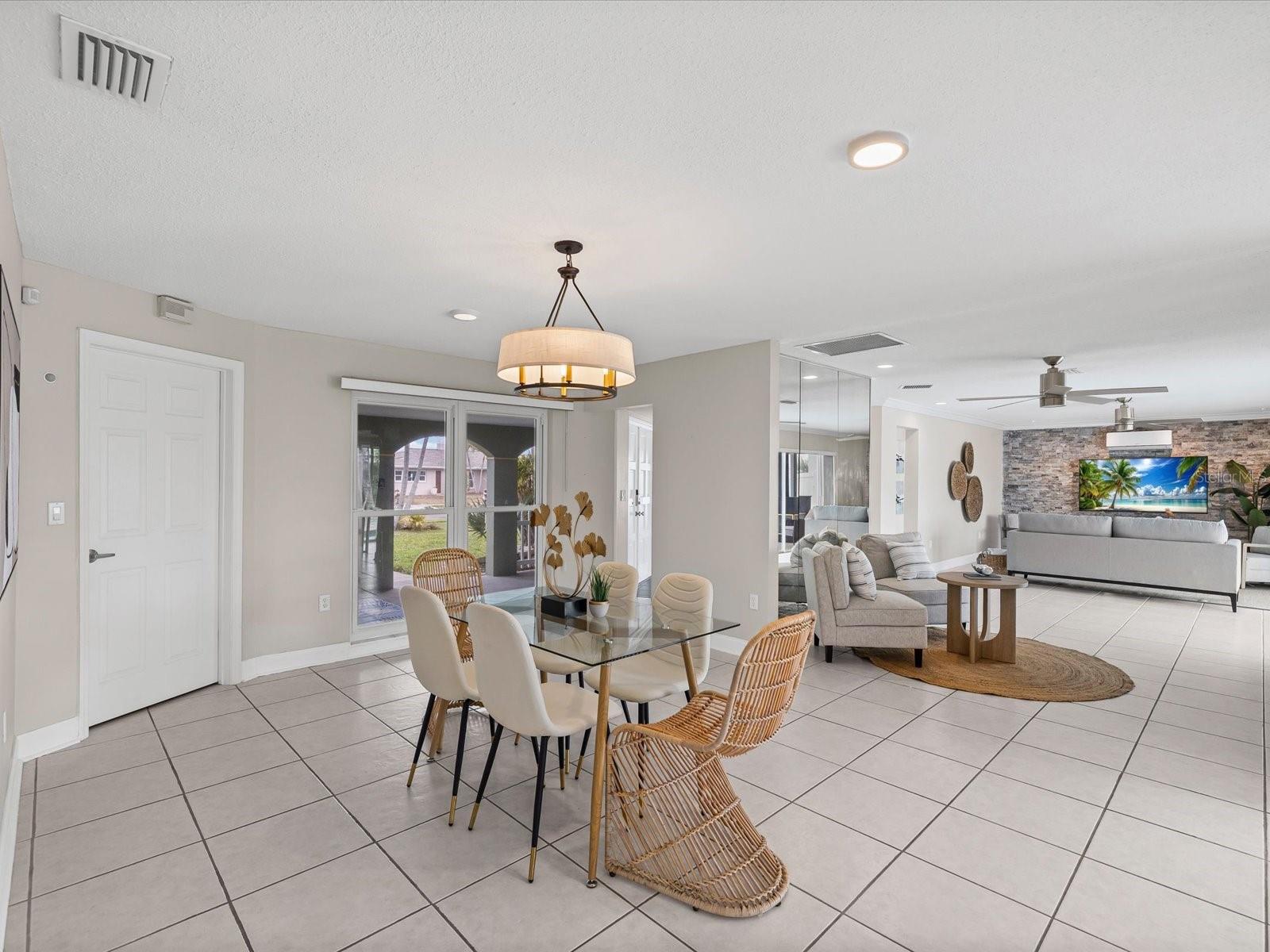 Listing photo id 16 for 441 Palm Island Ne