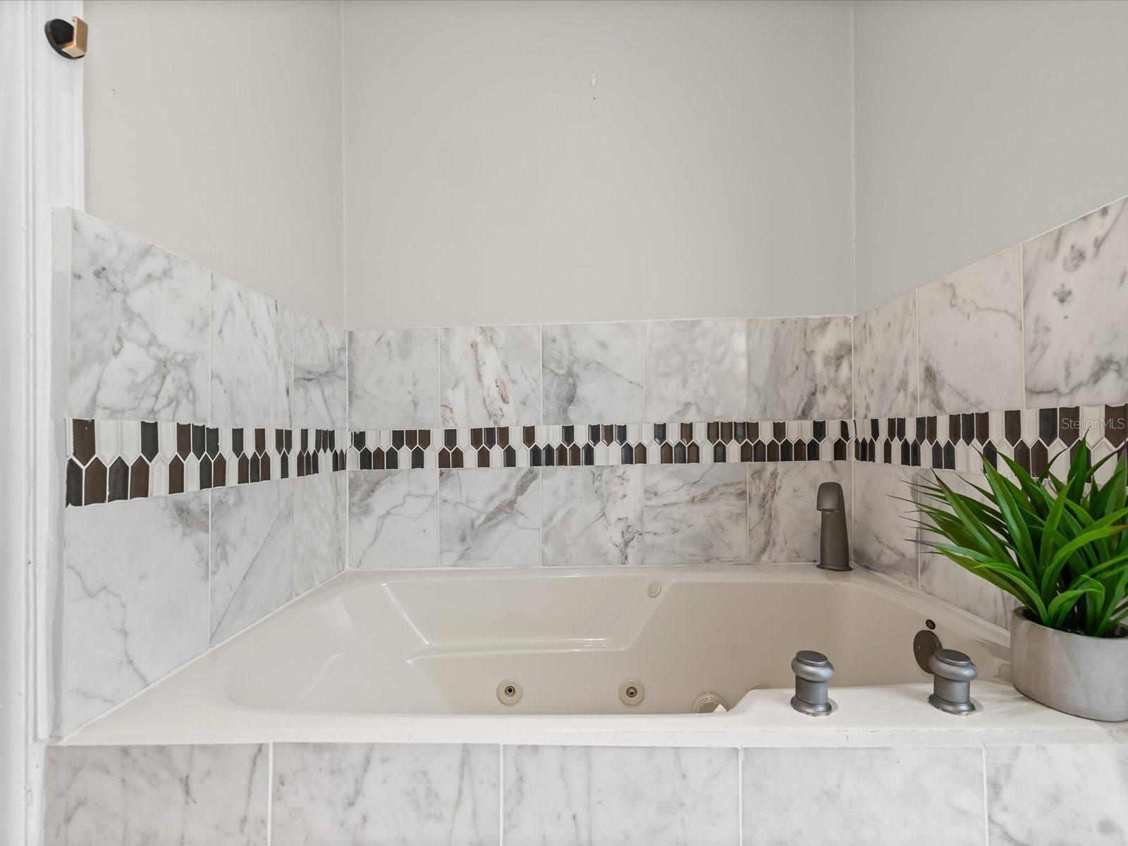 Listing photo id 26 for 441 Palm Island Ne