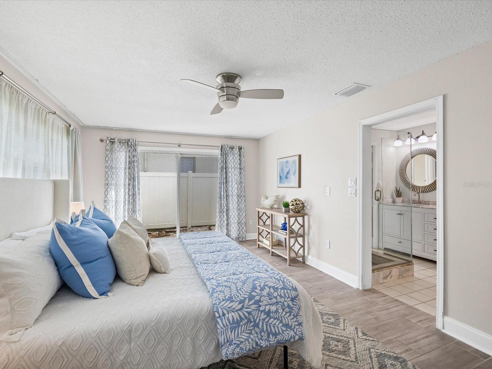 Listing photo id 35 for 441 Palm Island Ne