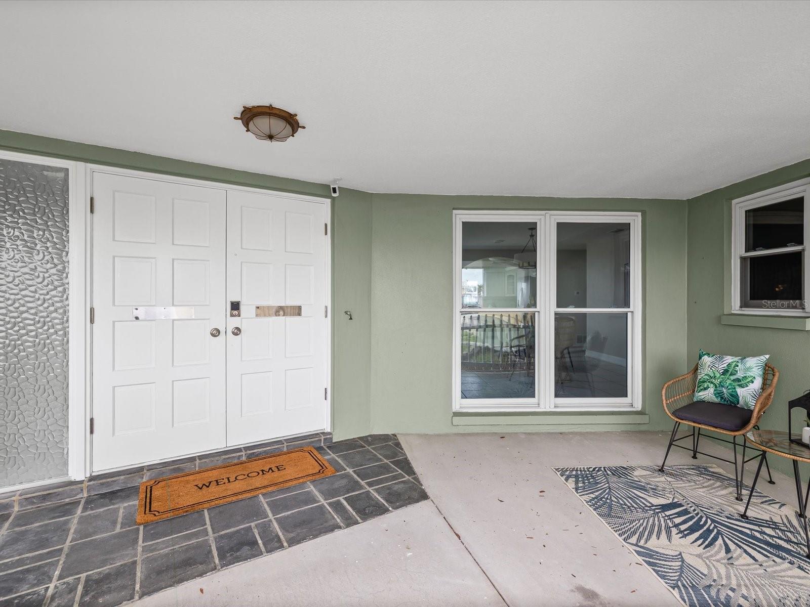 Listing photo id 2 for 441 Palm Island Ne