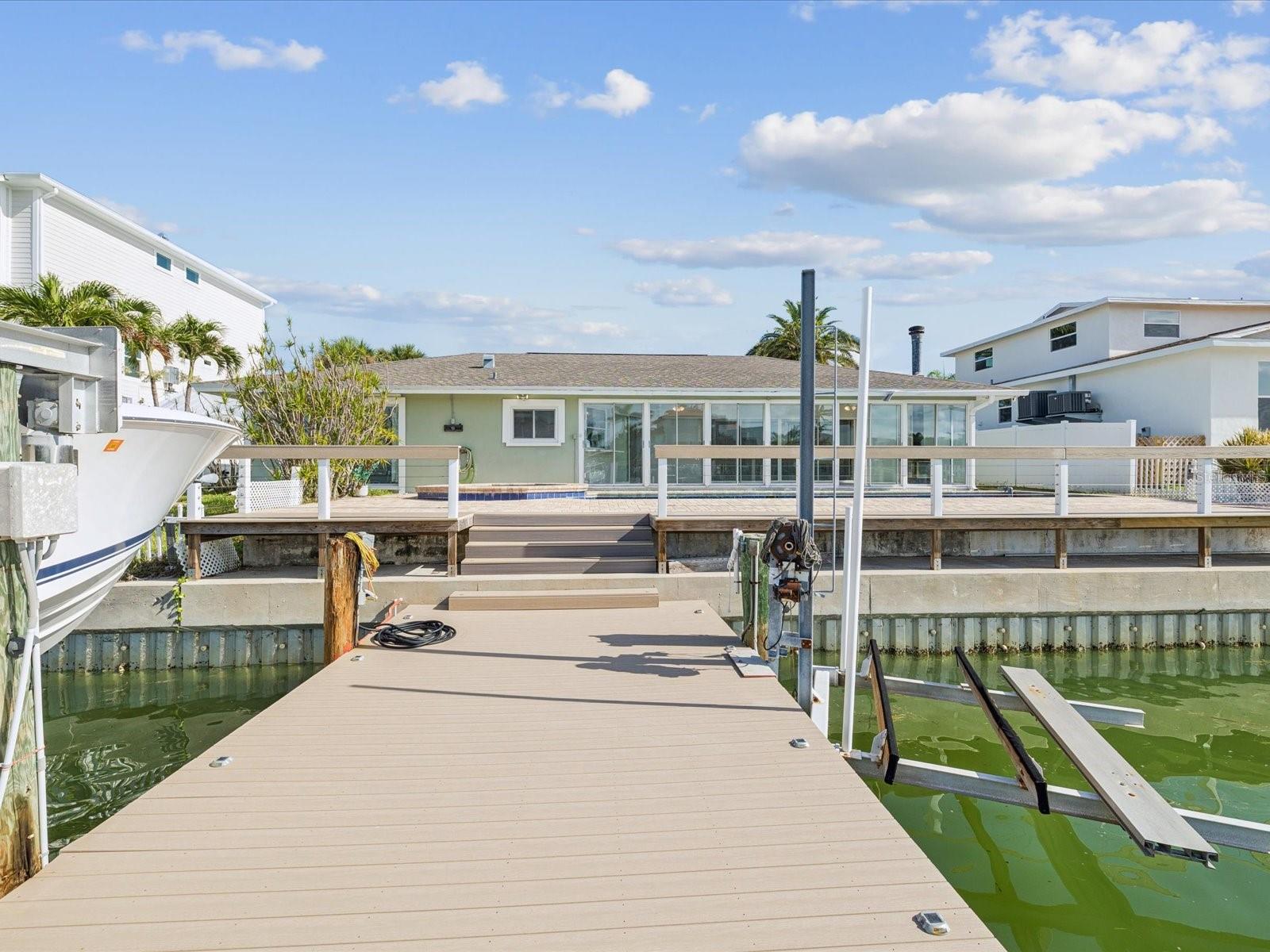 Listing photo id 43 for 441 Palm Island Ne