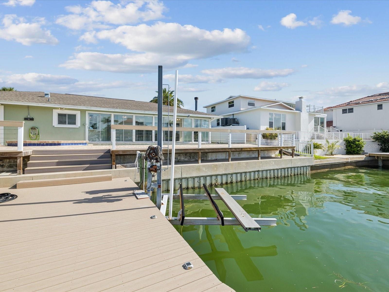 Listing photo id 44 for 441 Palm Island Ne