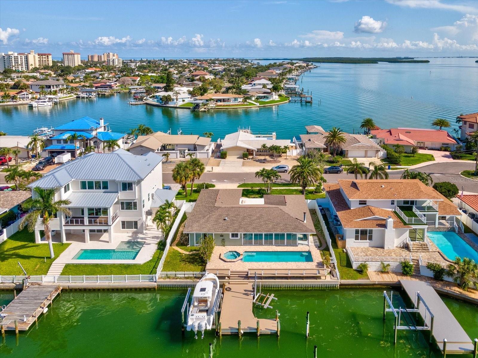 Listing photo id 46 for 441 Palm Island Ne