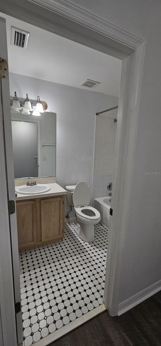 Image 21 of 30 For 641 Kensington Lake Circle