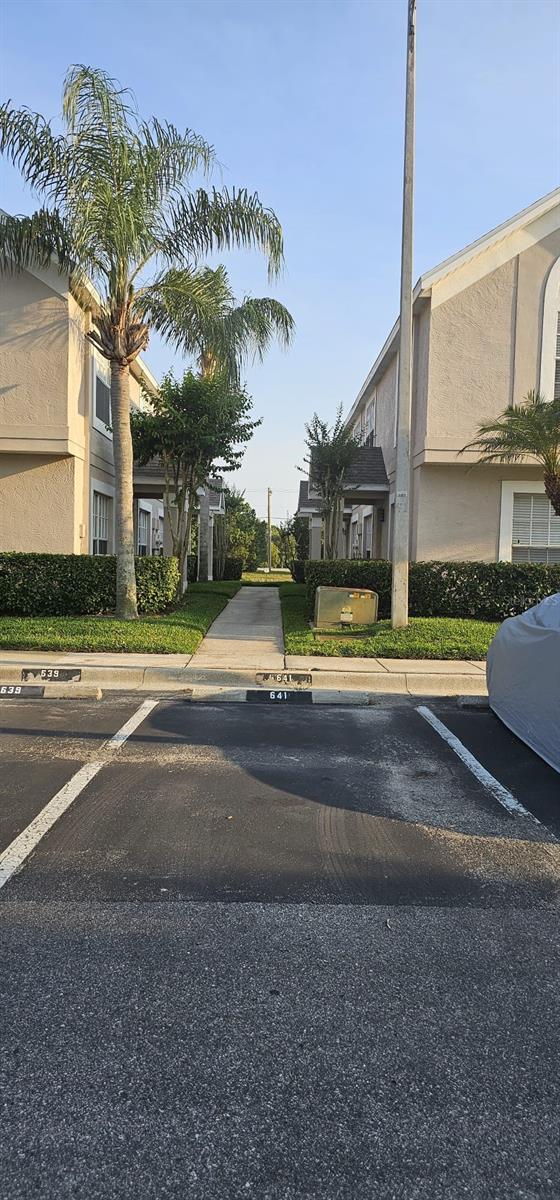 Image 28 of 30 For 641 Kensington Lake Circle