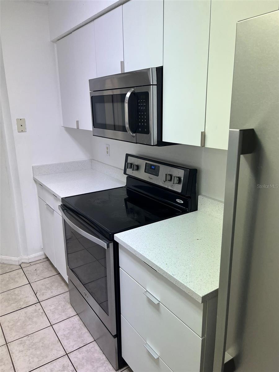 Image 7 of 30 For 641 Kensington Lake Circle