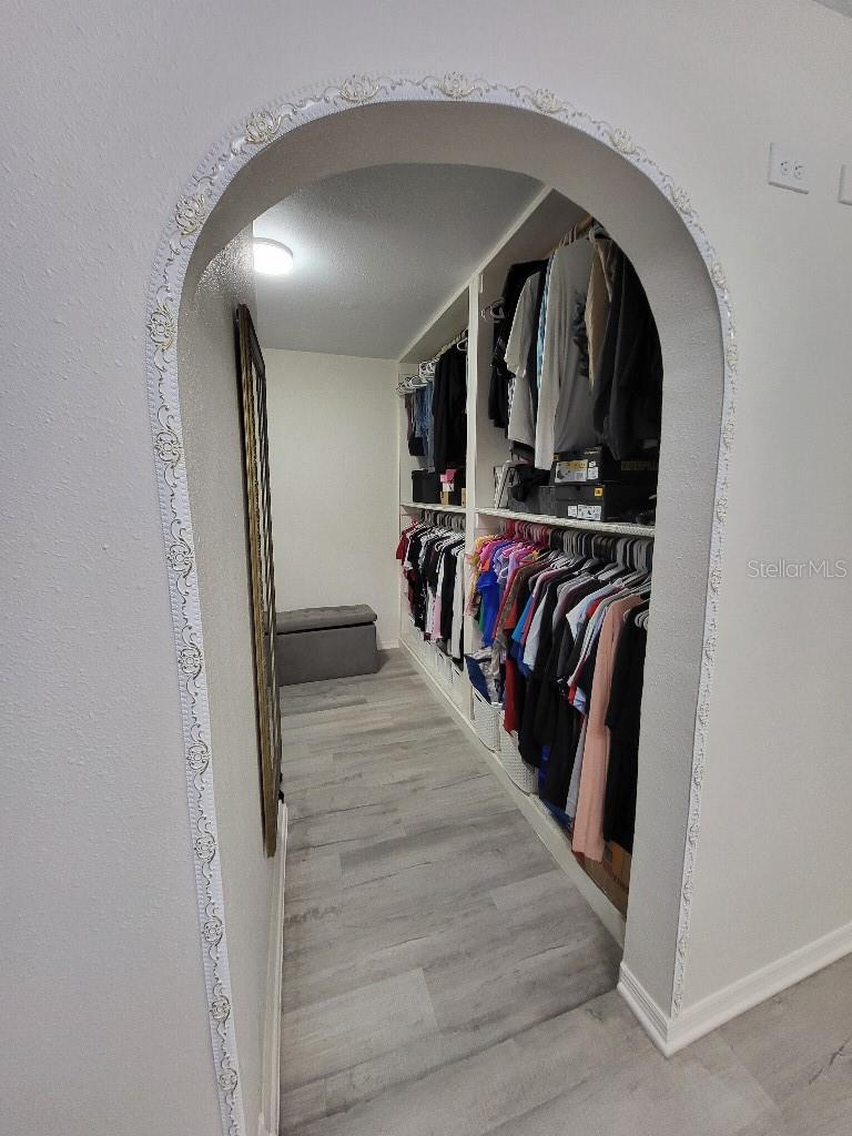 Image 15 of 27 For 995 Emerald Drive