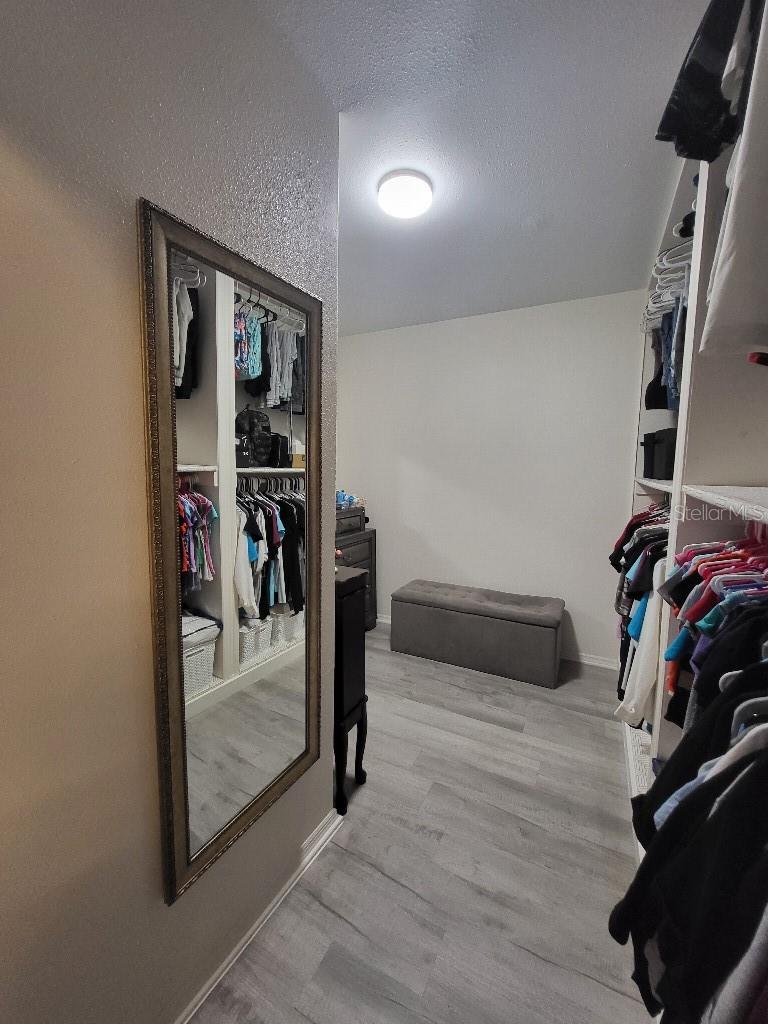 Image 17 of 27 For 995 Emerald Drive