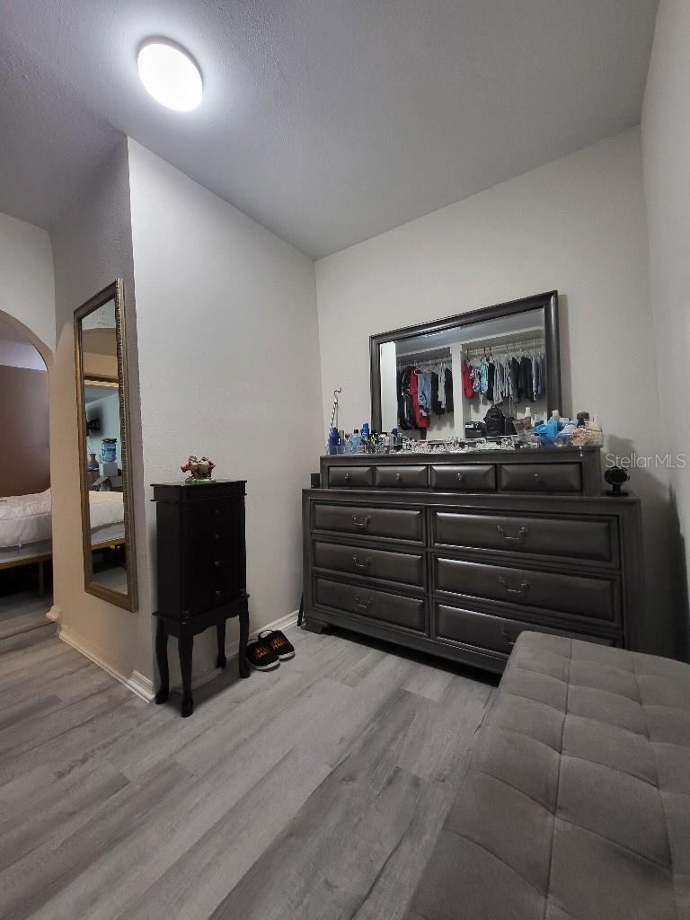 Image 18 of 27 For 995 Emerald Drive