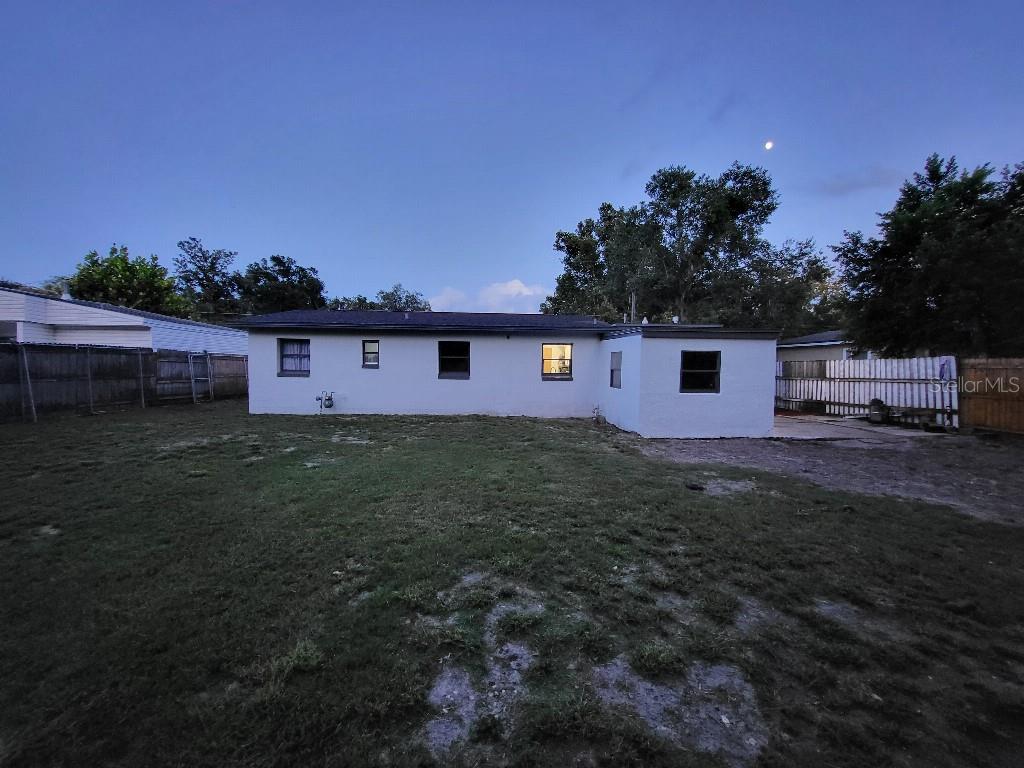 Image 3 of 27 For 995 Emerald Drive