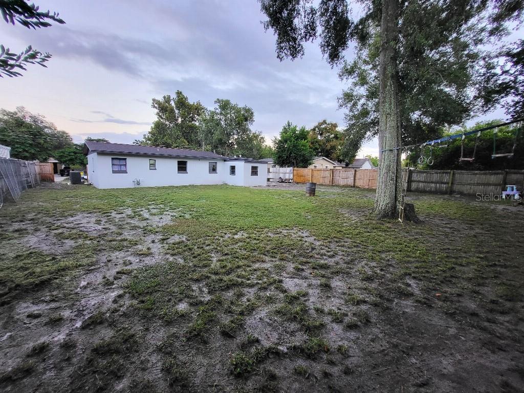 Image 4 of 27 For 995 Emerald Drive