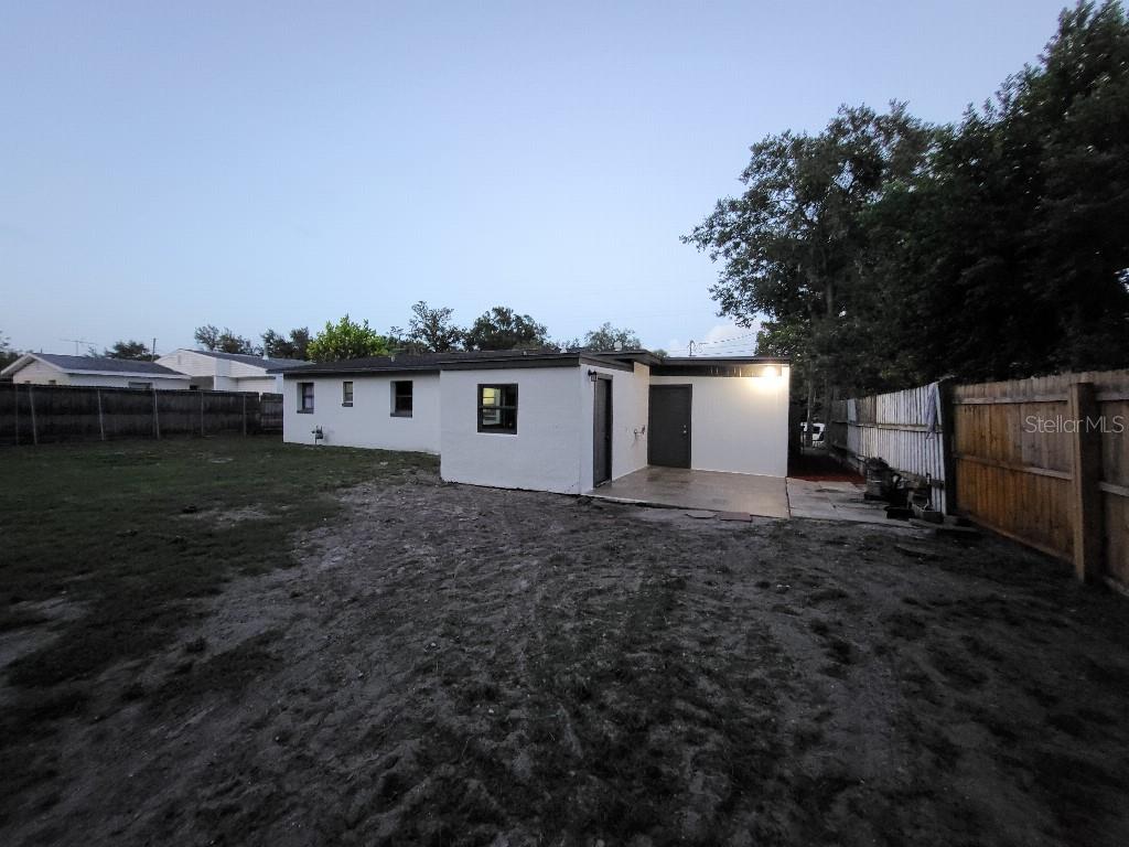 Image 7 of 27 For 995 Emerald Drive