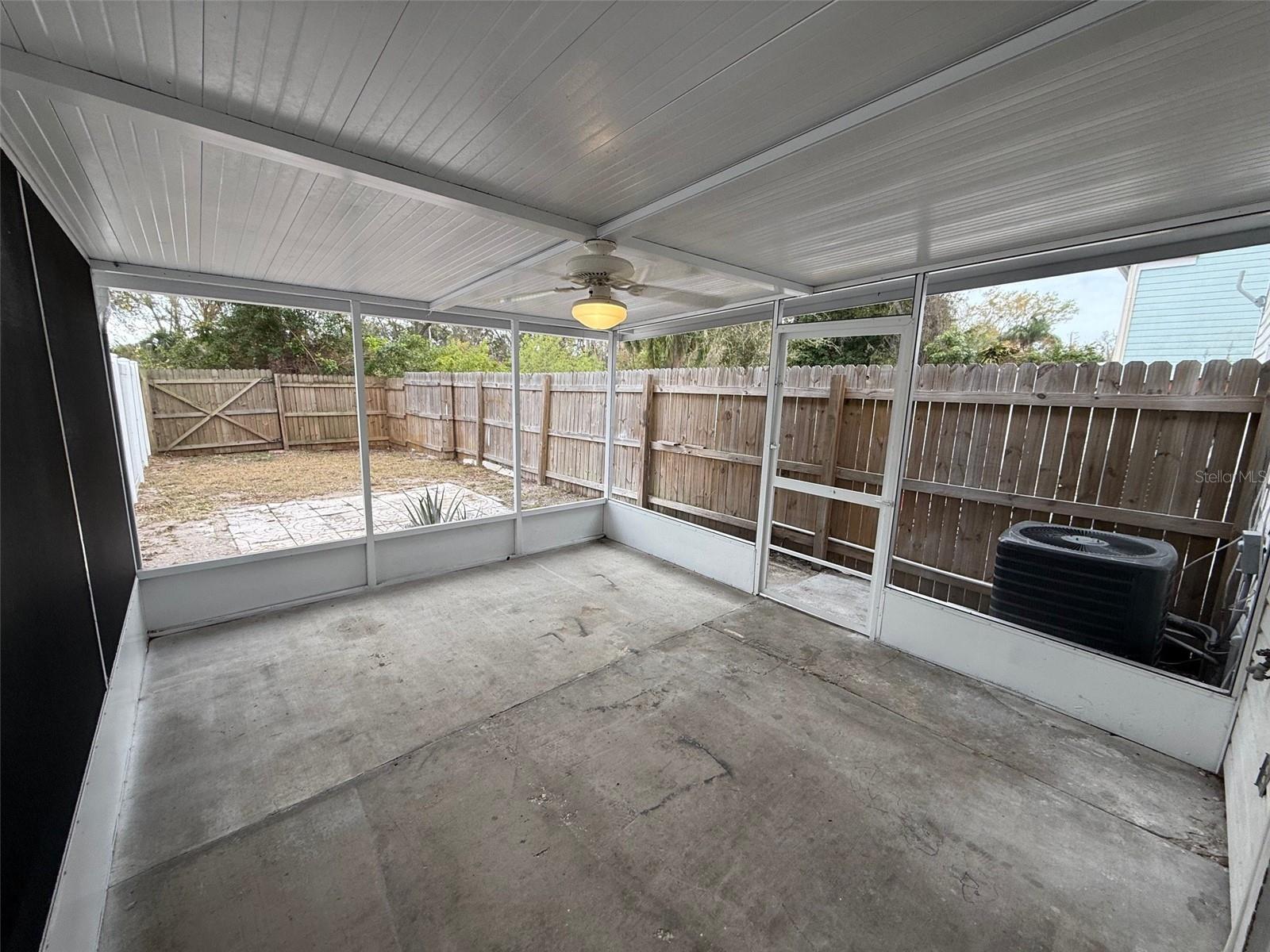 Image 5 of 14 For 6130 Oak Cluster Circle