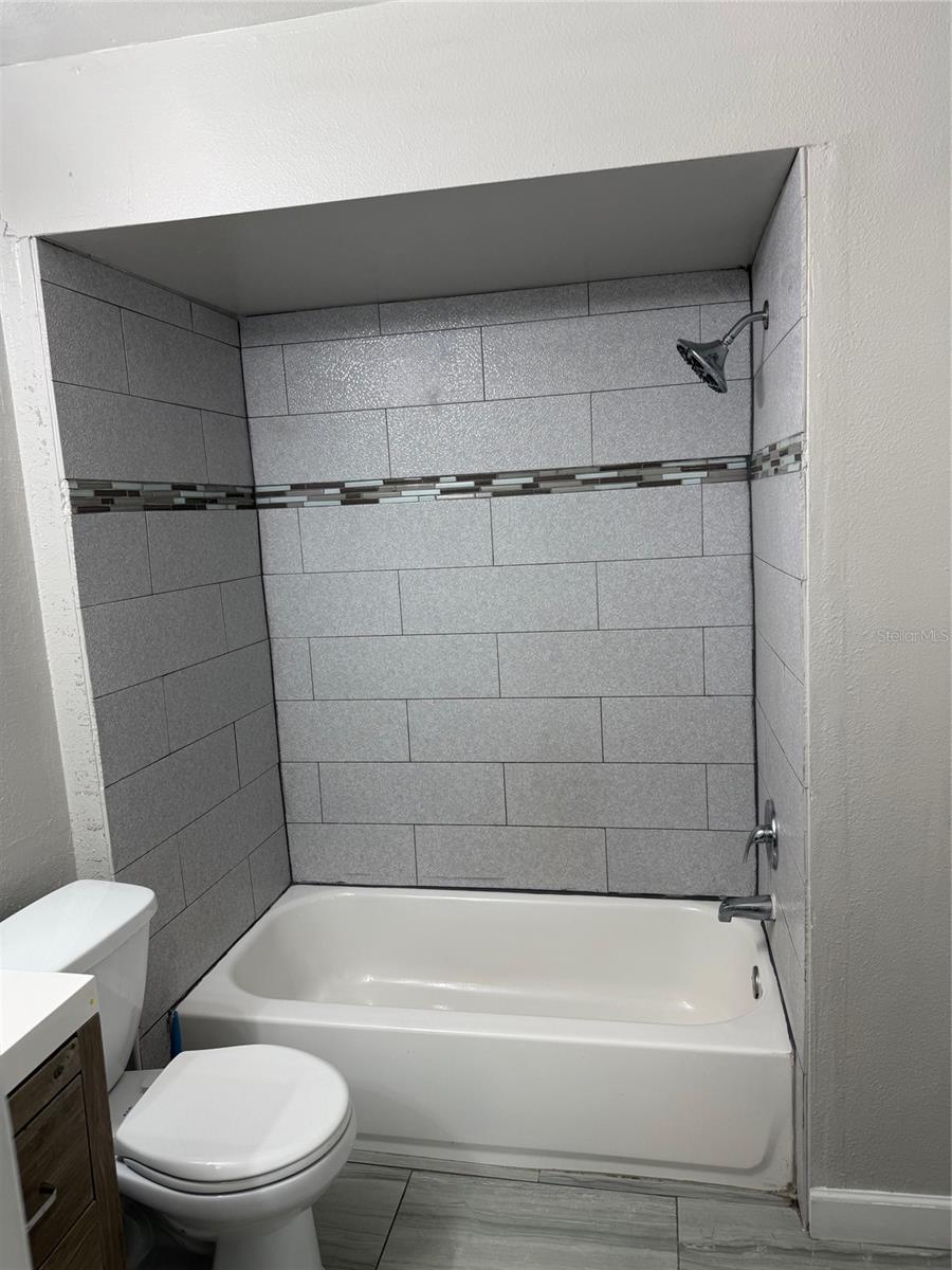 Image 7 of 14 For 6130 Oak Cluster Circle