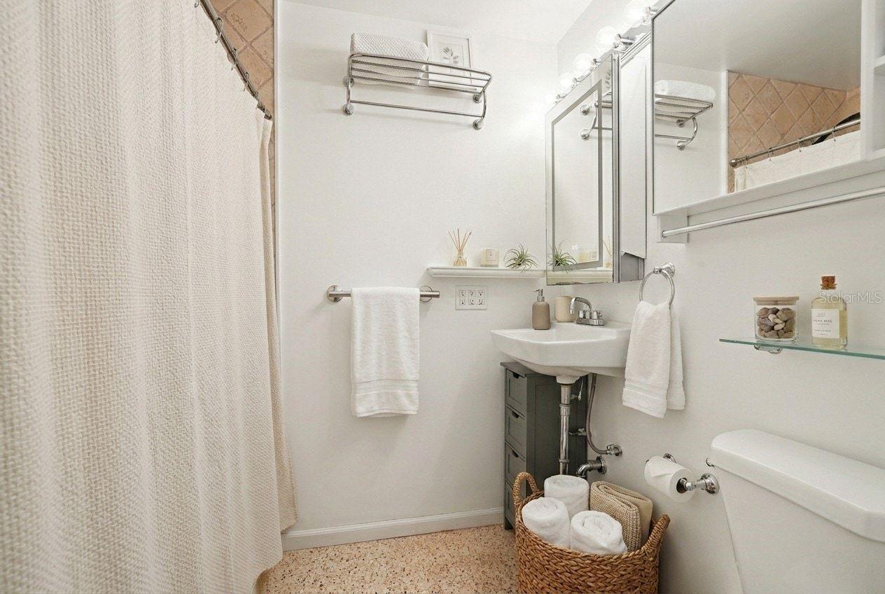 Image 10 of 19 For 8958 110th Street