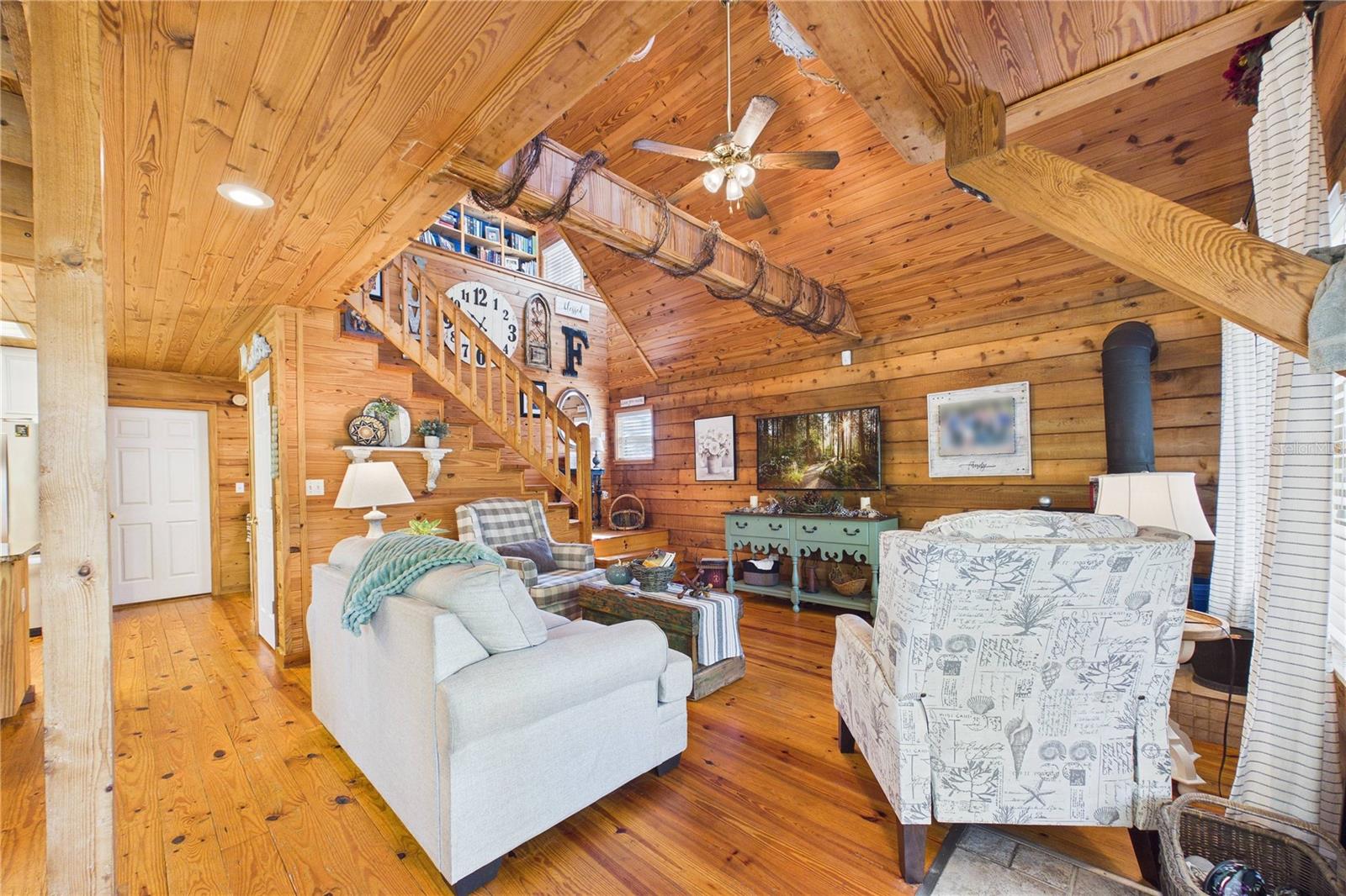 Image 14 of 91 For 21038 Reindeer Road