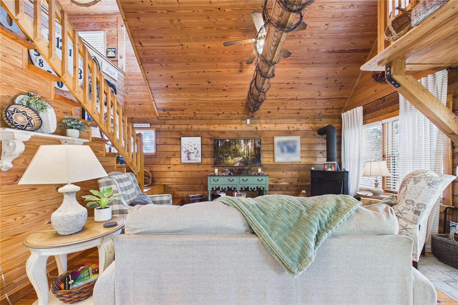 Image 15 of 91 For 21038 Reindeer Road