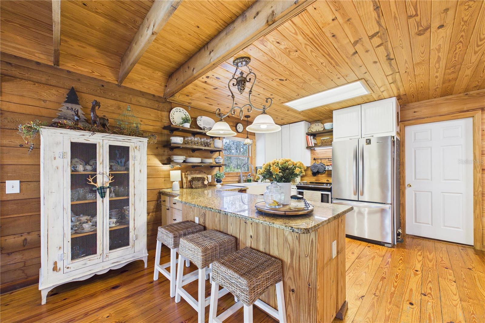 Image 21 of 91 For 21038 Reindeer Road