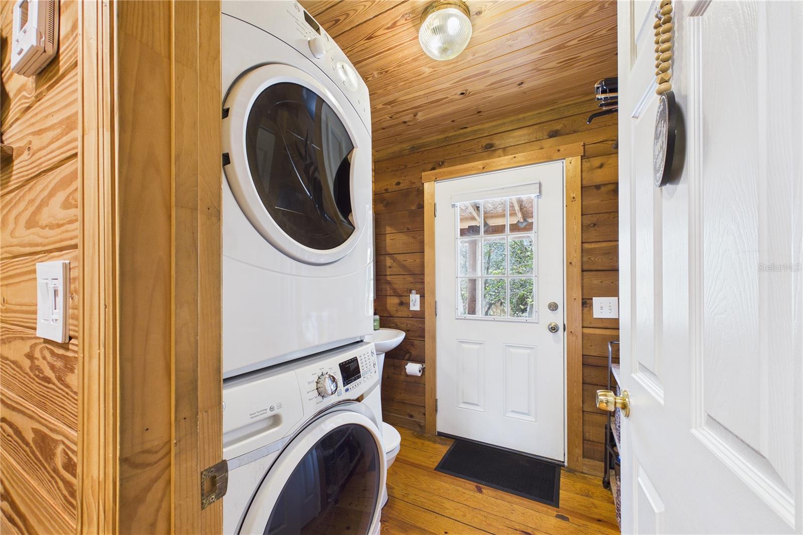 Image 27 of 91 For 21038 Reindeer Road