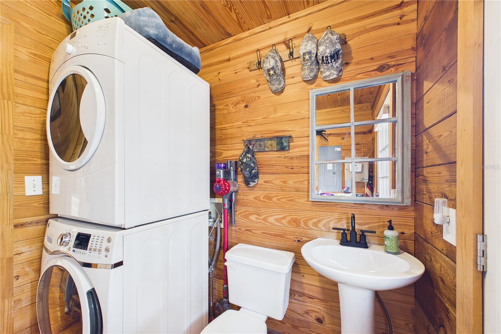 Image 28 of 91 For 21038 Reindeer Road