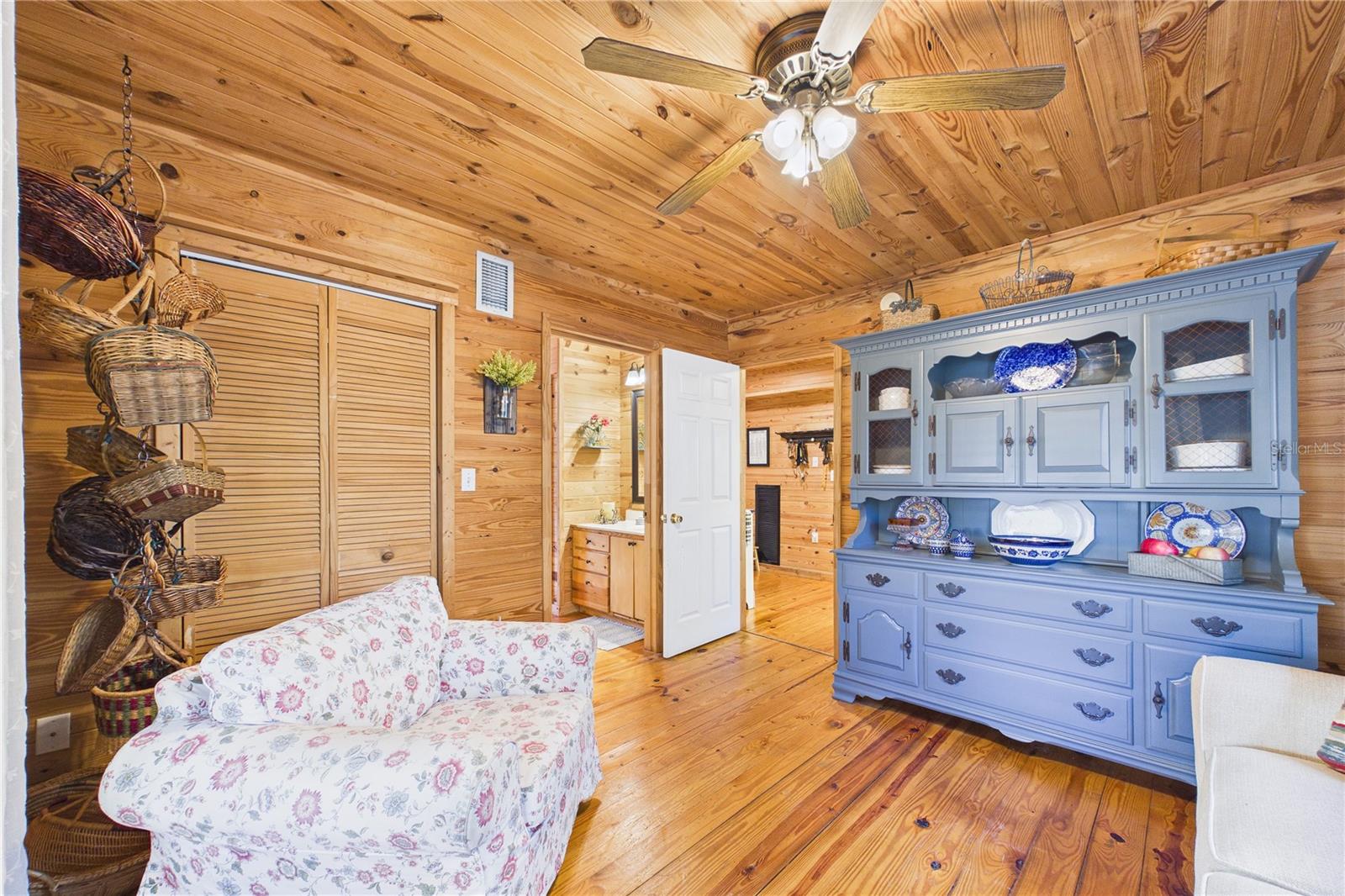 Image 30 of 91 For 21038 Reindeer Road