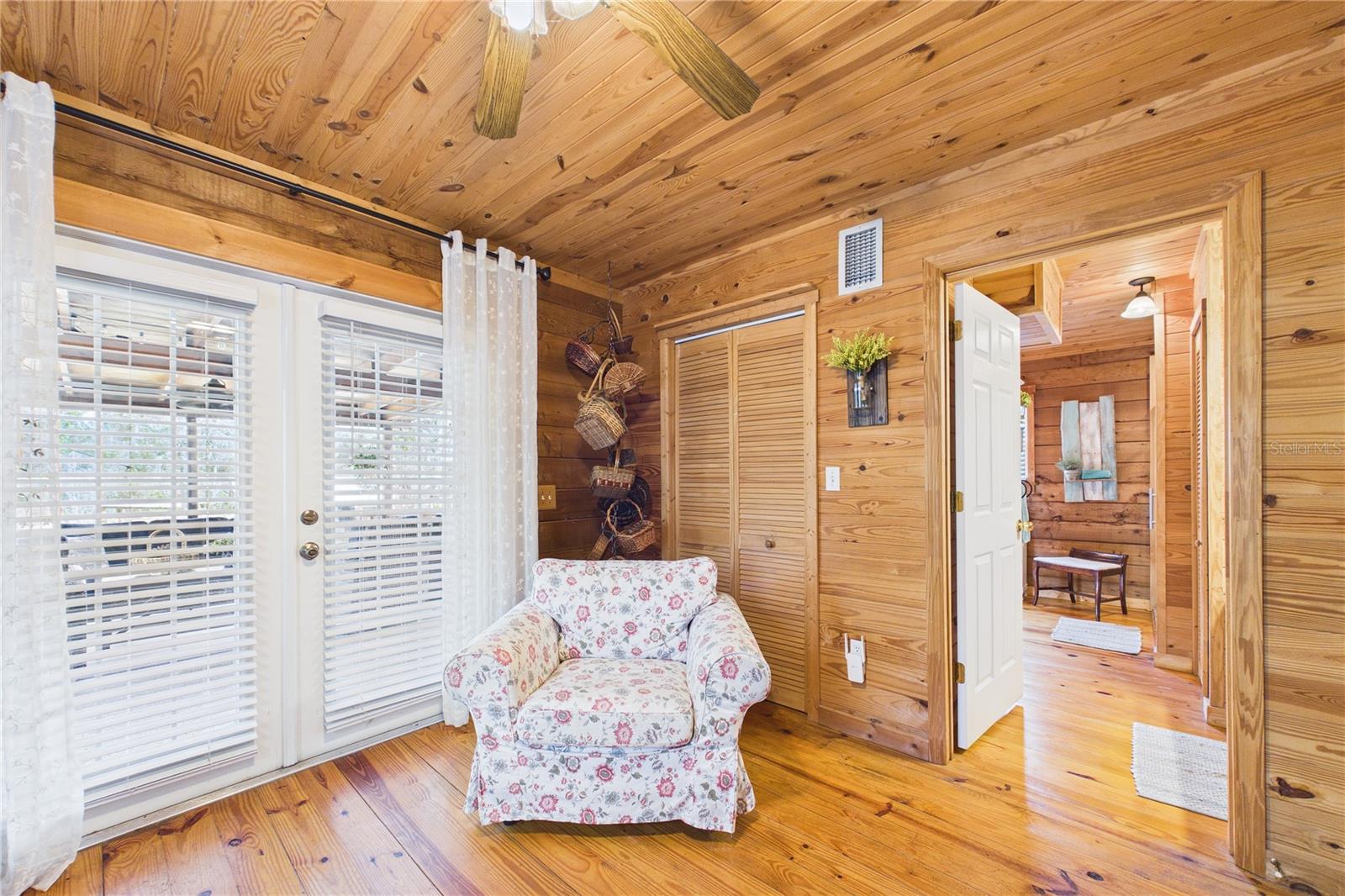 Image 31 of 91 For 21038 Reindeer Road