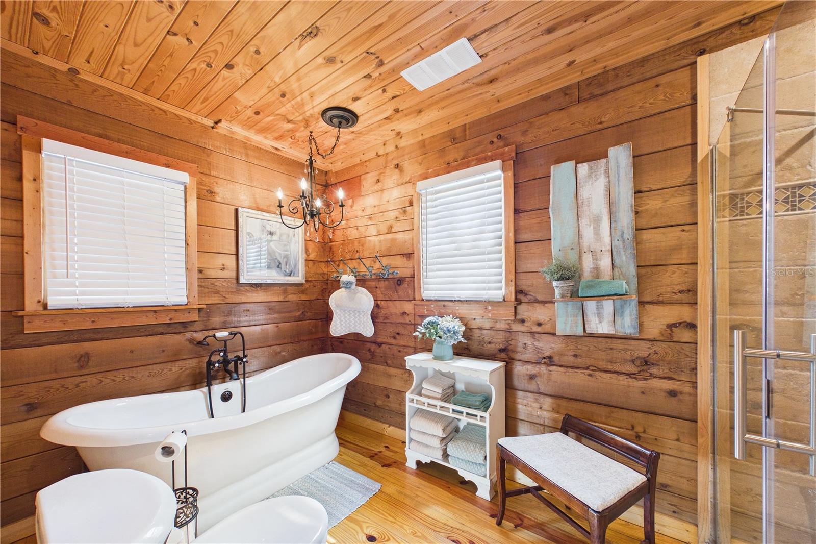 Image 33 of 91 For 21038 Reindeer Road