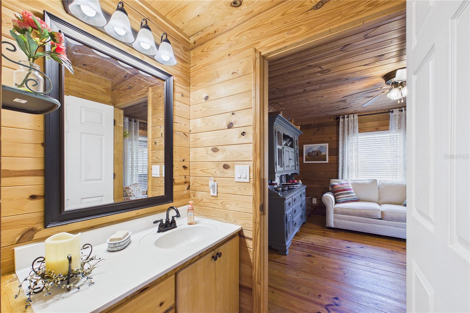 Image 36 of 91 For 21038 Reindeer Road