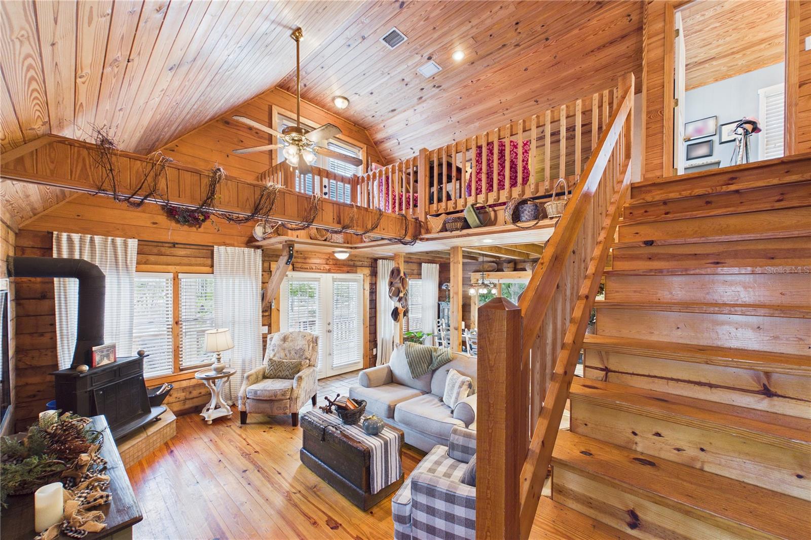 Image 39 of 91 For 21038 Reindeer Road