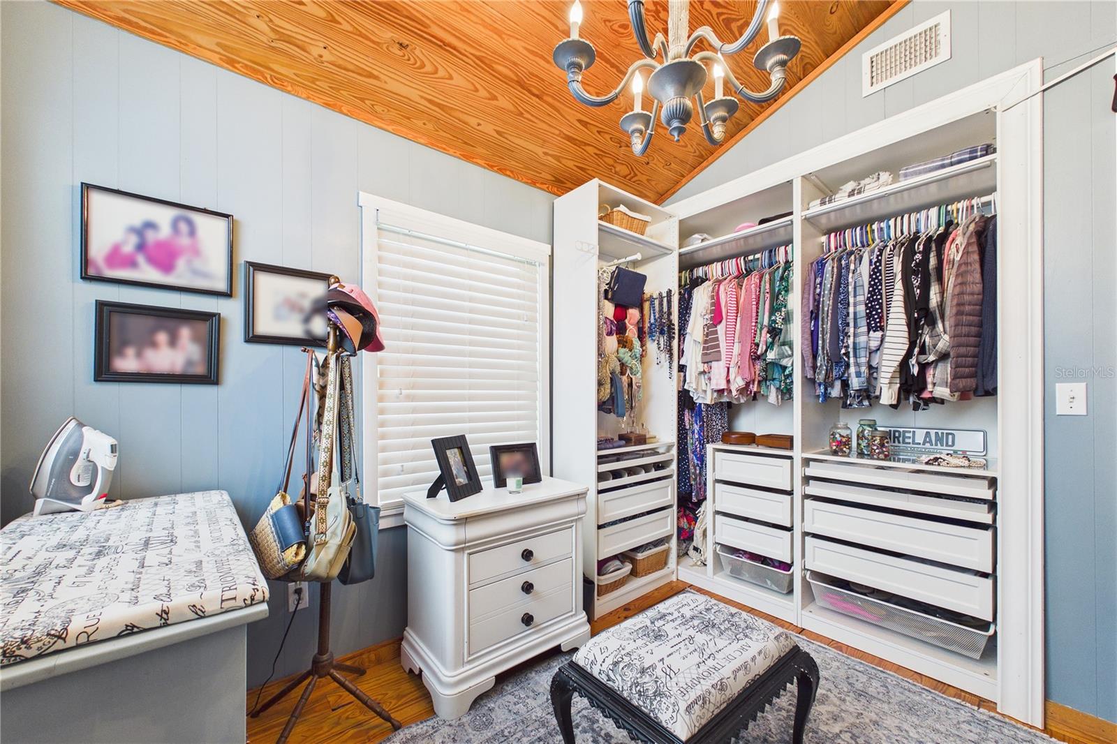 Image 47 of 91 For 21038 Reindeer Road