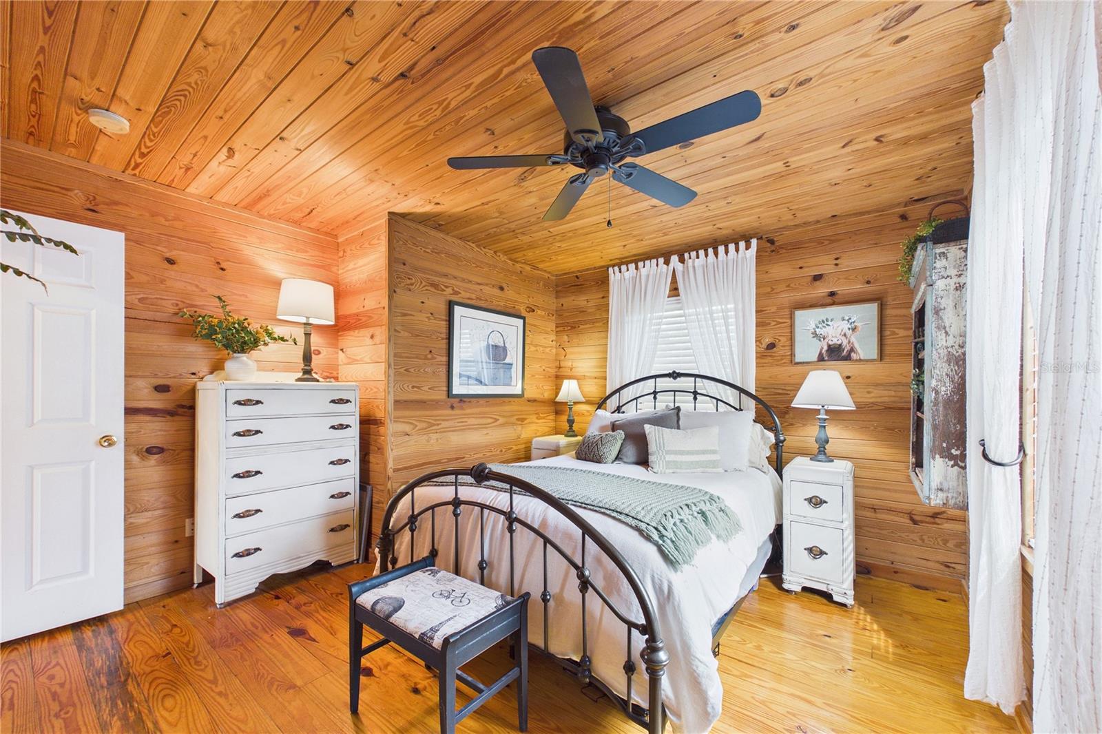 Image 54 of 91 For 21038 Reindeer Road