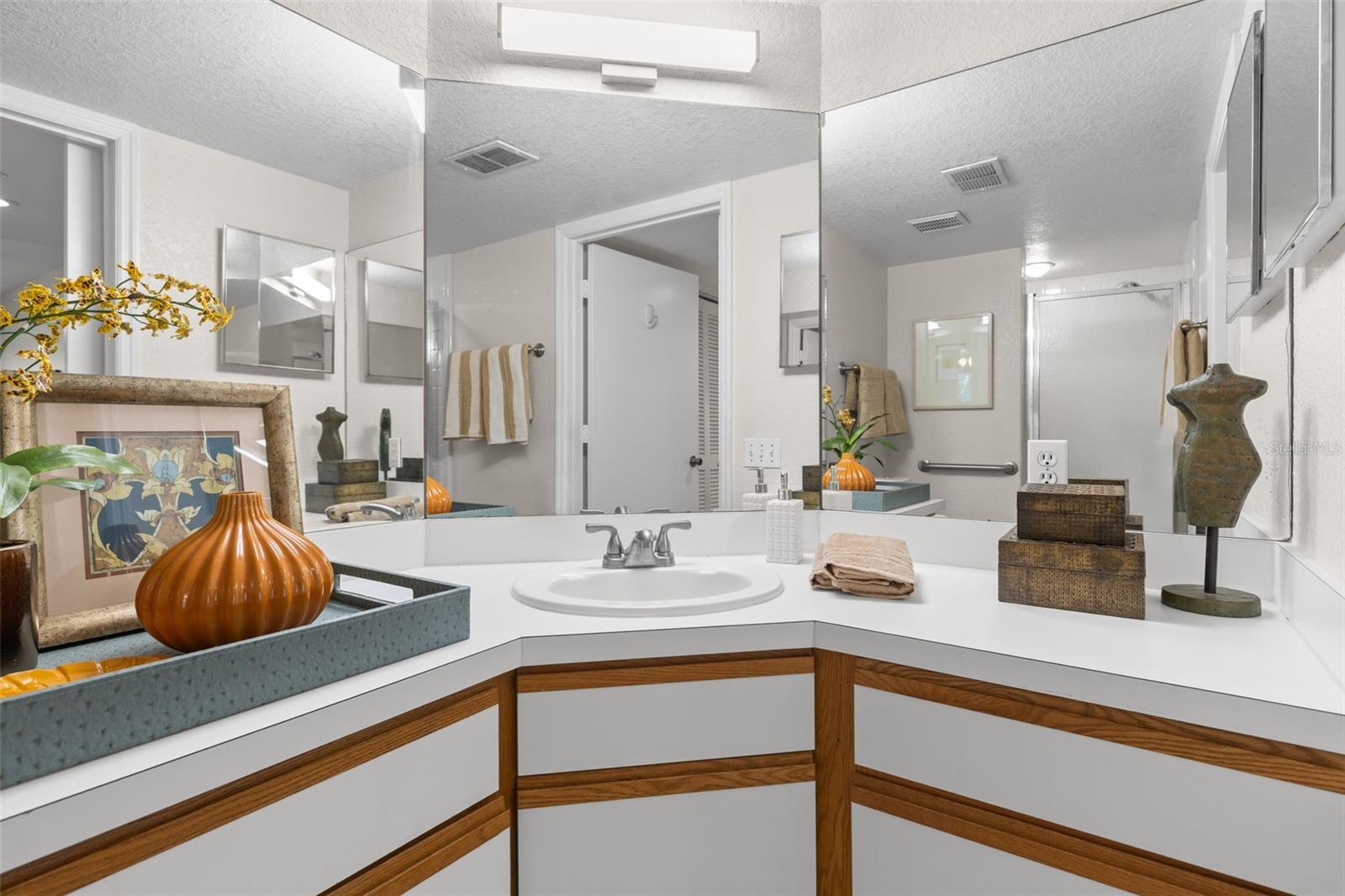 Image 20 of 39 For 2323 Feather Sound Drive 101