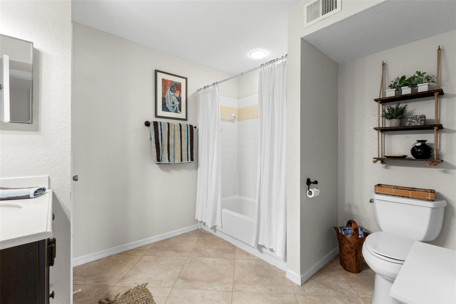 Image 23 of 39 For 2323 Feather Sound Drive 101