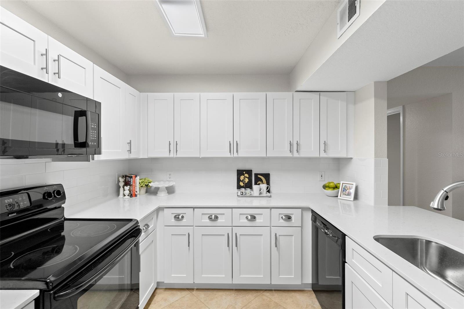 Image 9 of 39 For 2323 Feather Sound Drive 101