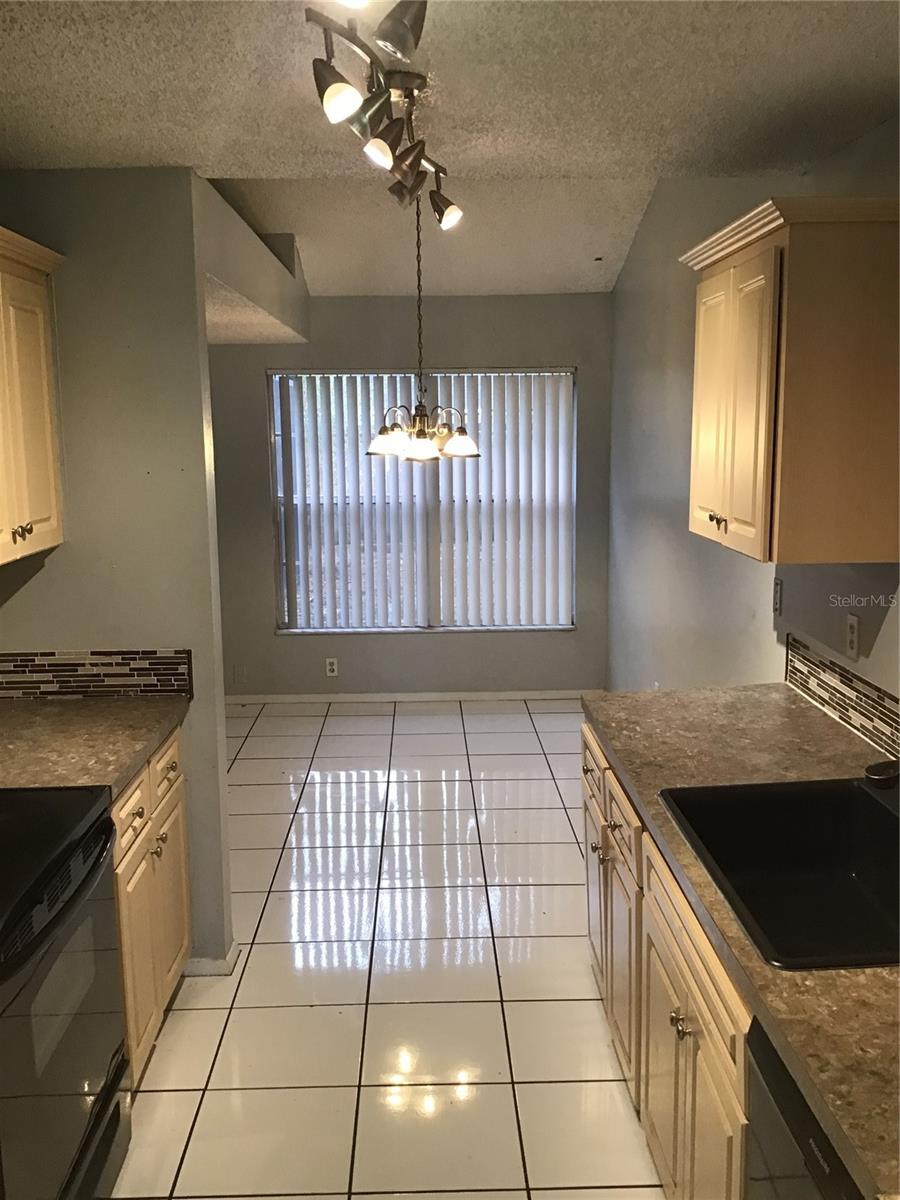 Image 4 of 11 For 1418 Cloverfield Drive