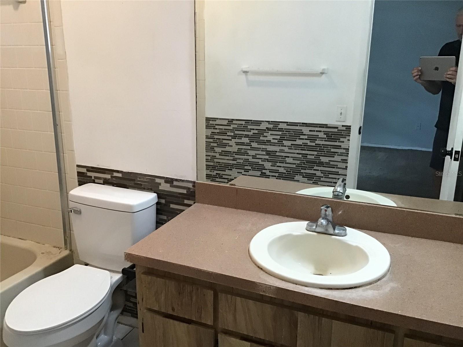 Image 8 of 11 For 1418 Cloverfield Drive