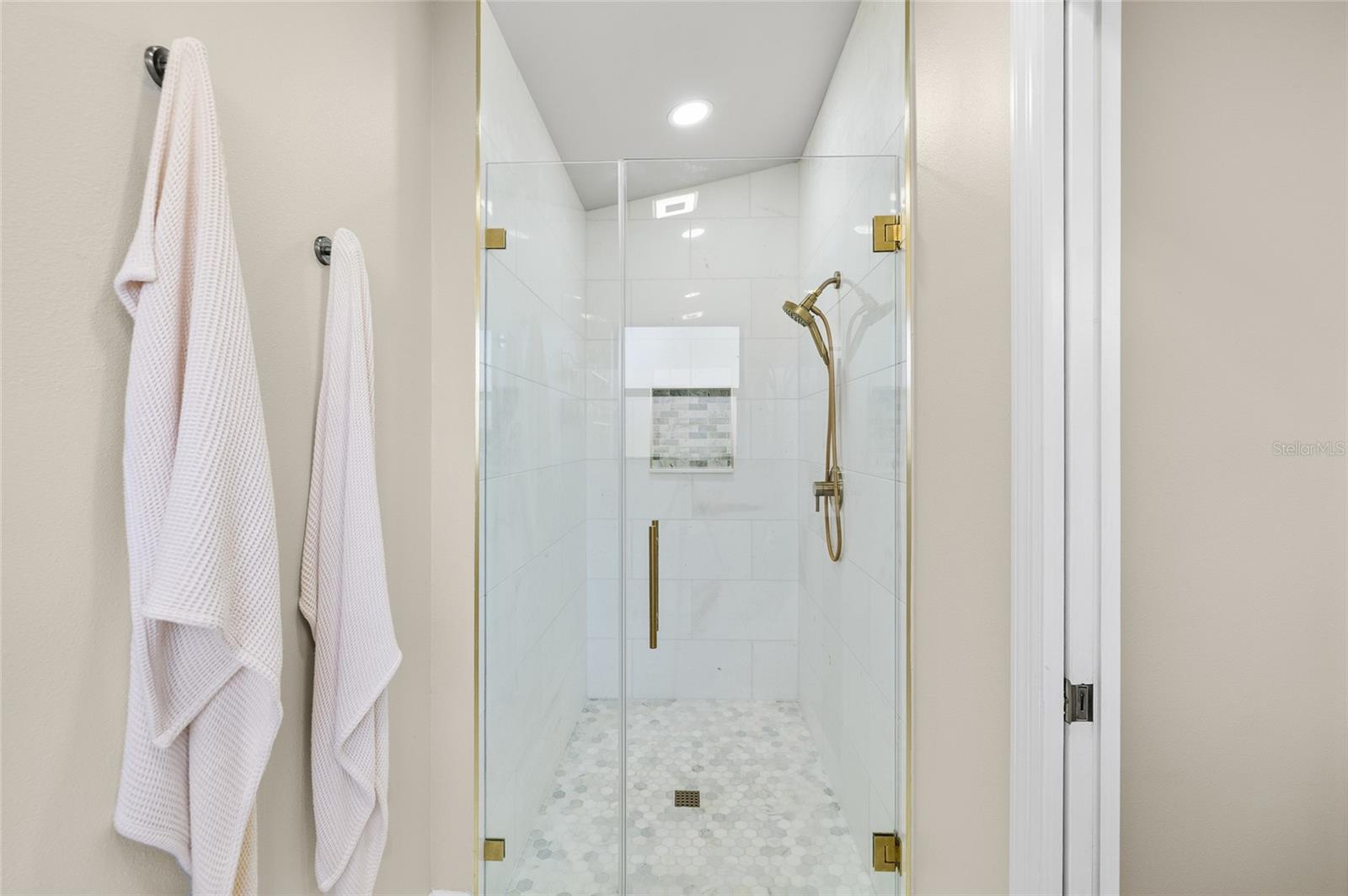 Image 24 of 46 For 3625 Pelican Court