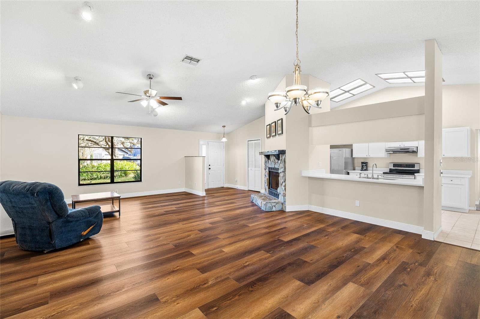 Image 9 of 46 For 3625 Pelican Court