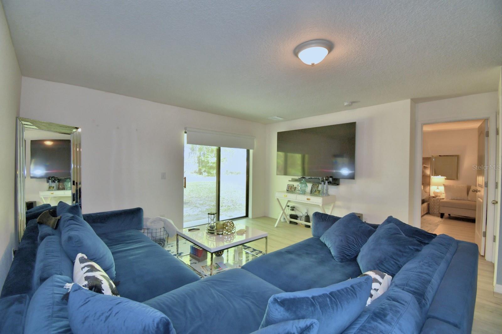 Image 4 of 28 For 6286 Manitoba Drive