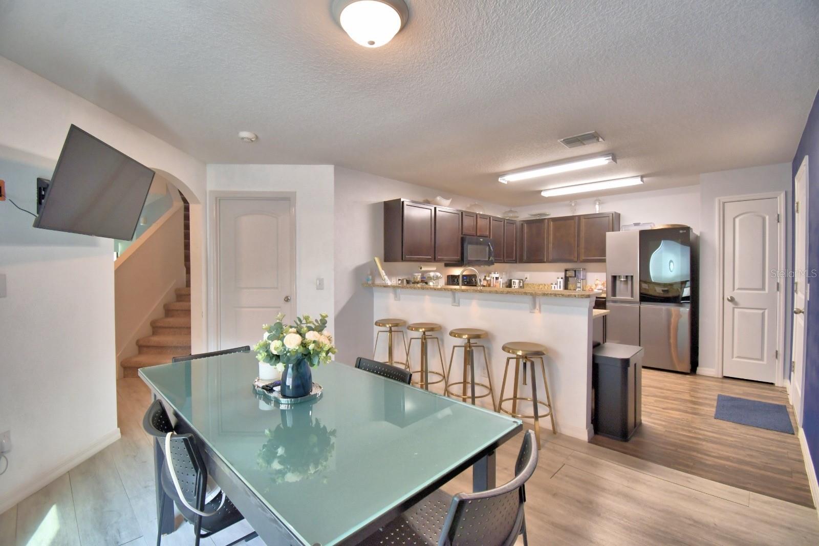 Image 5 of 28 For 6286 Manitoba Drive