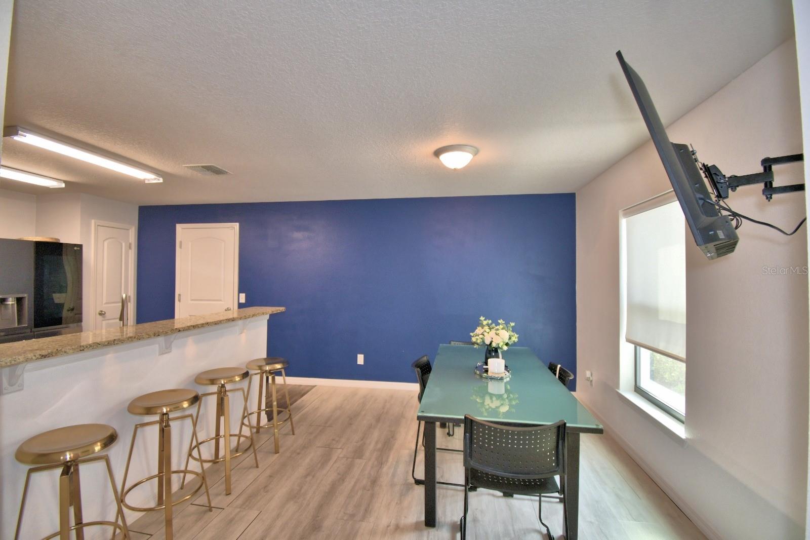 Image 7 of 28 For 6286 Manitoba Drive