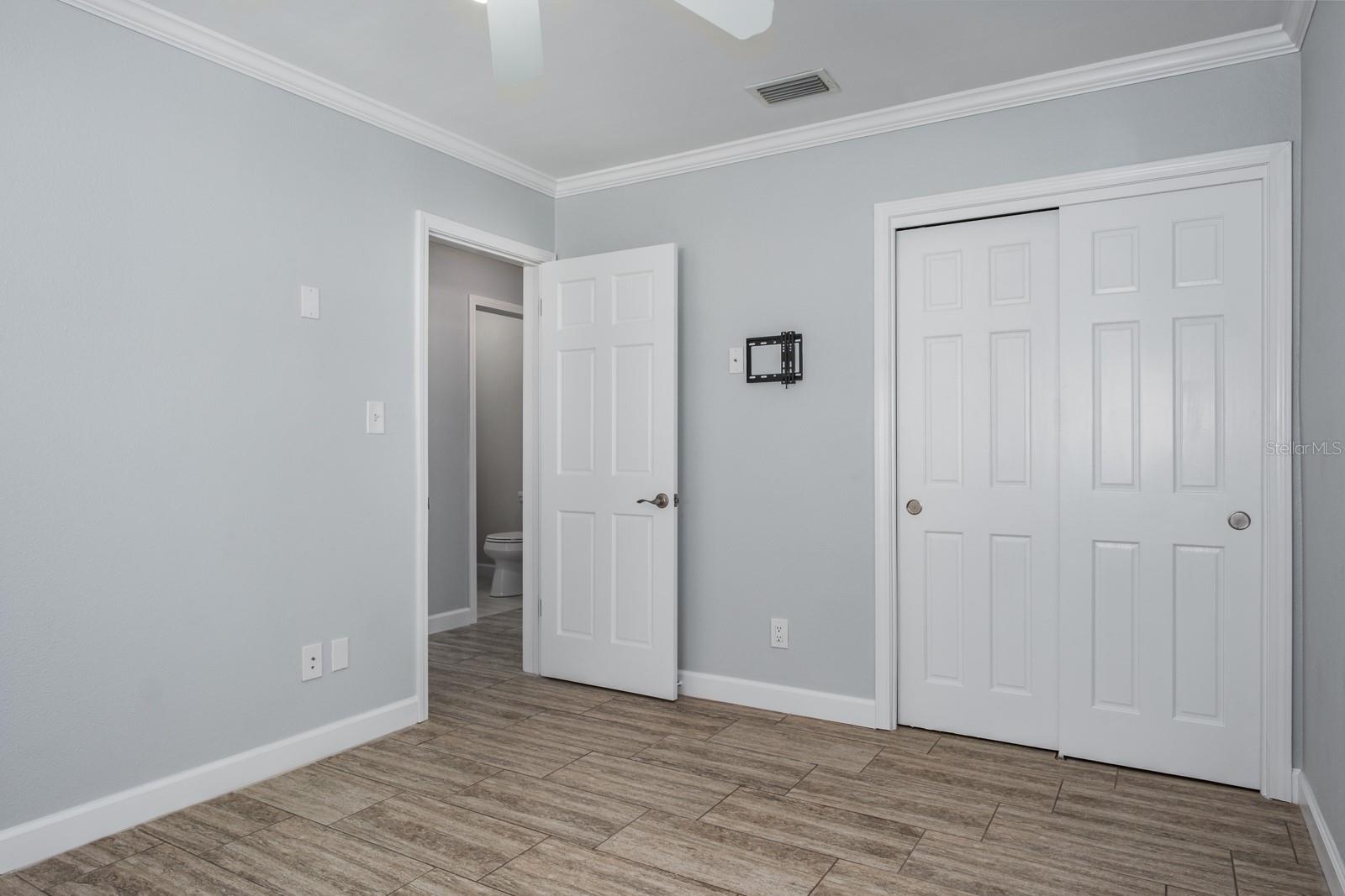 Image 27 of 56 For 590 Belle Point Drive