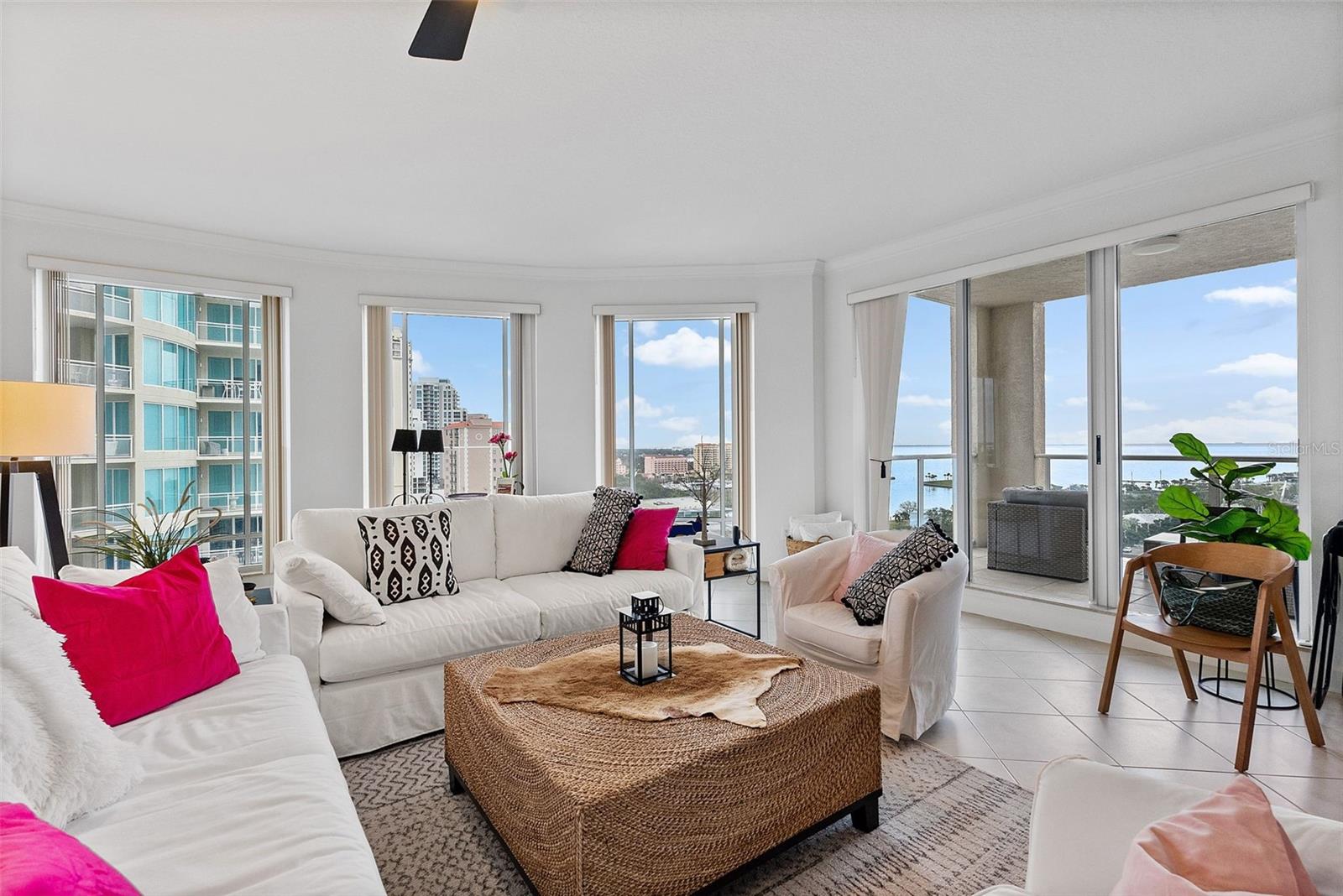 Image 13 of 50 For 100 Beach Drive Ne 1501