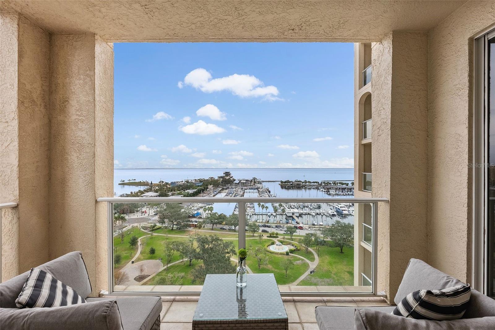 Image 17 of 50 For 100 Beach Drive Ne 1501