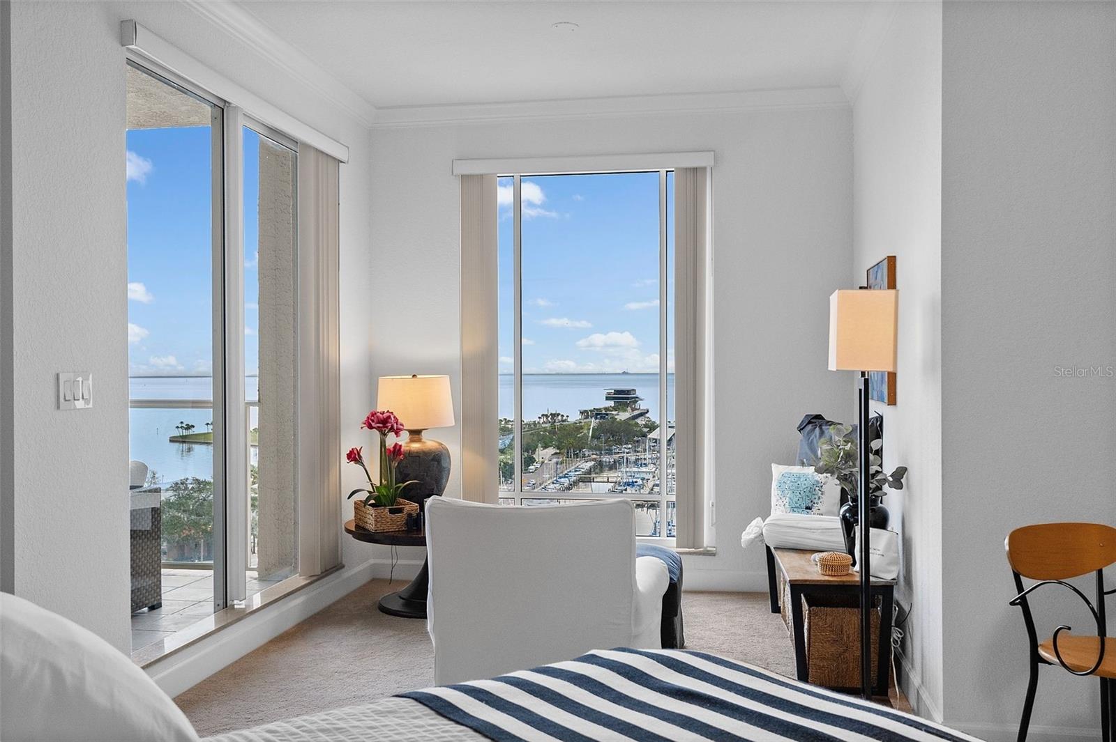 Image 21 of 50 For 100 Beach Drive Ne 1501